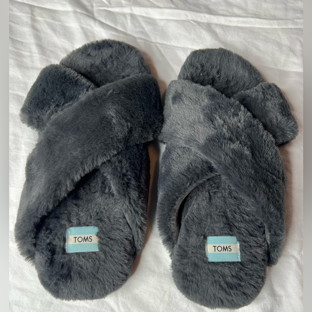 TOMS Susie Grey Faux Fur Slippers size 9